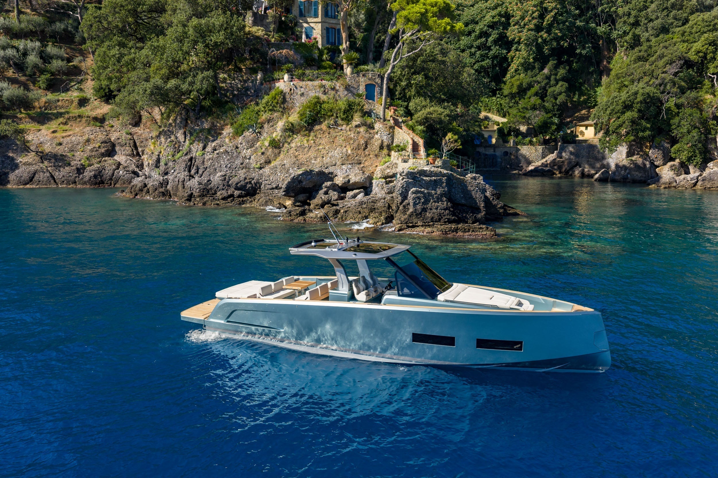 Pardo 43 su Yachts By Neptune