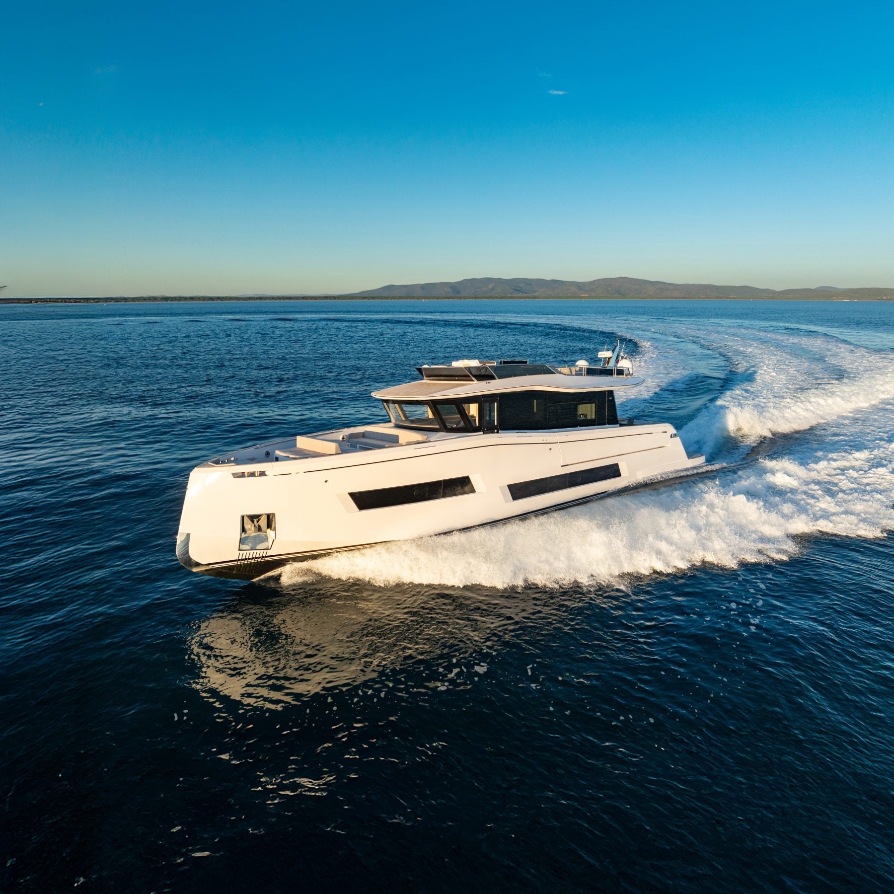 Pardo Endurance 72 protagonista della copertina di Motor Boat & Yatching